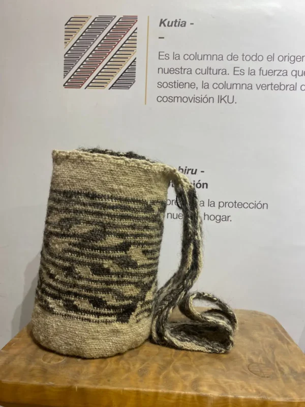 Pensamiento de la mujer - lana de ovejo mochila v7