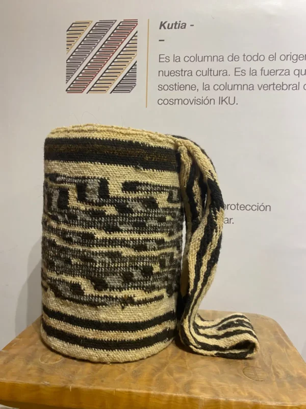 Pensamiento de la mujer - lana de ovejo mochila v2