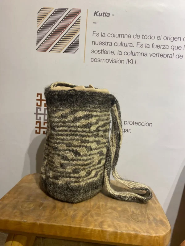 Pensamiento de la mujer - lana de ovejo mochila v3