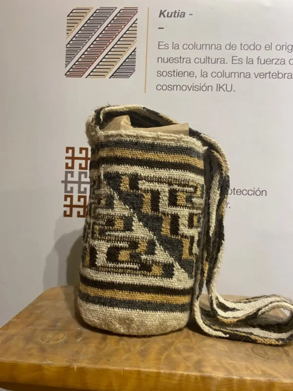 Pensamiento de la mujer - lana de ovejo mochila v4